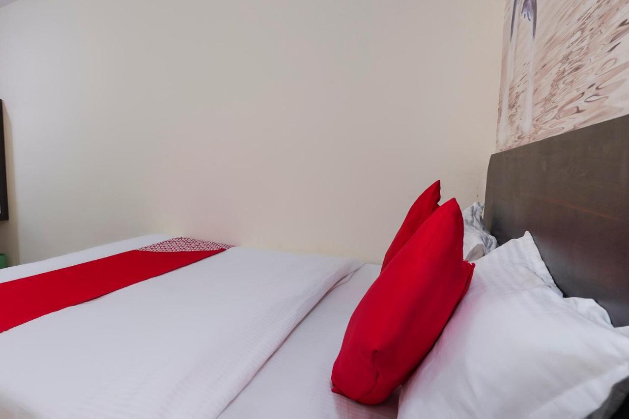 Oyo Flagship 68474 Hotel Viraj Пюн Екстериор снимка