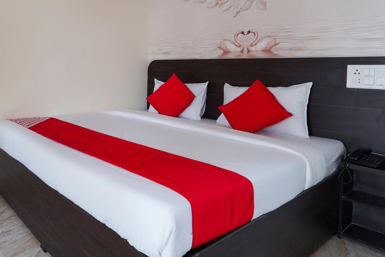 Oyo Flagship 68474 Hotel Viraj Пюн Екстериор снимка